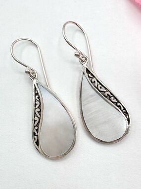 Beachy Boho 925 Sterling Silver MOP Paisley Dangle Earrings Acid Tested Stamped